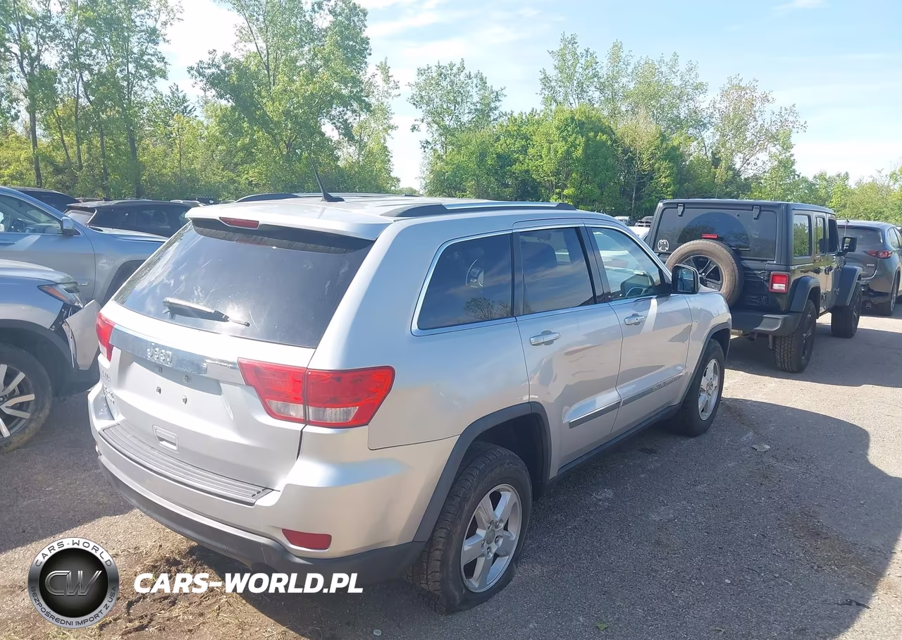 2011 Jeep Grand Cherokee Laredo VIN:1J4RR4GG9BC511631 - 4