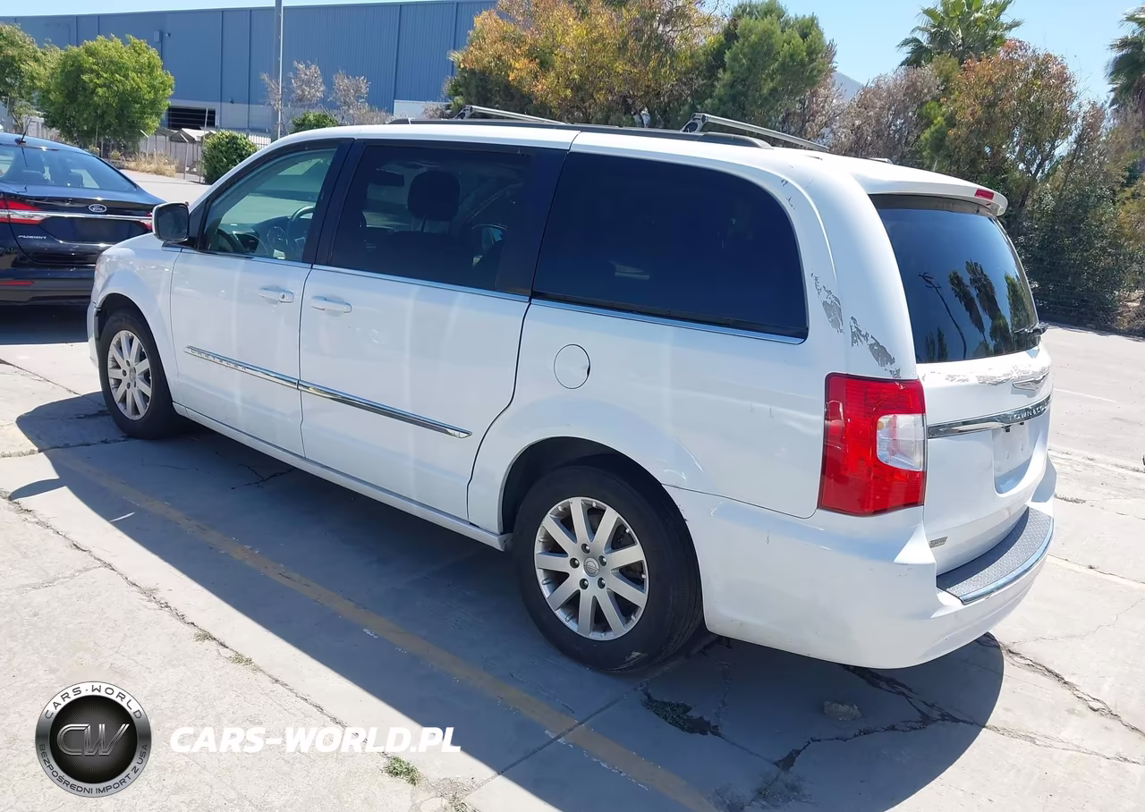 2015 Chrysler Town & Country Touring VIN:2C4RC1BG2FR544612 - 3