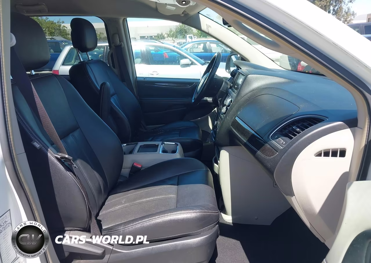 2015 Chrysler Town & Country Touring VIN:2C4RC1BG2FR544612 - 5
