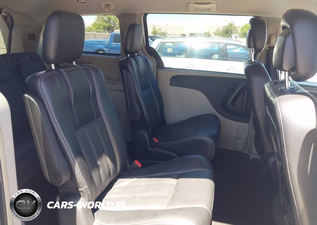 2015 Chrysler Town & Country Touring VIN:2C4RC1BG2FR544612 - 8
