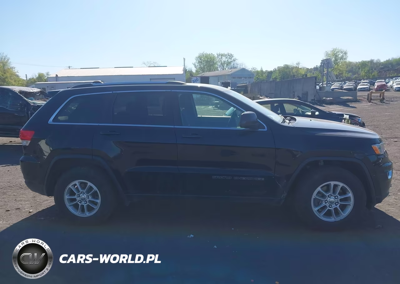 2018 Jeep Grand Cherokee Laredo E 4X4 VIN:1C4RJFAG0JC249837 - 13