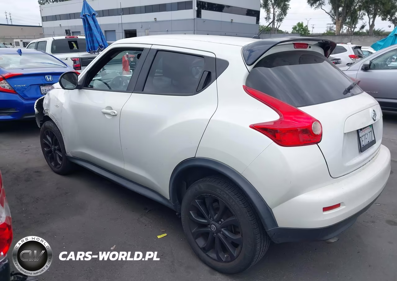 2014 Nissan Juke S VIN:JN8AF5MR3ET358597 - 3