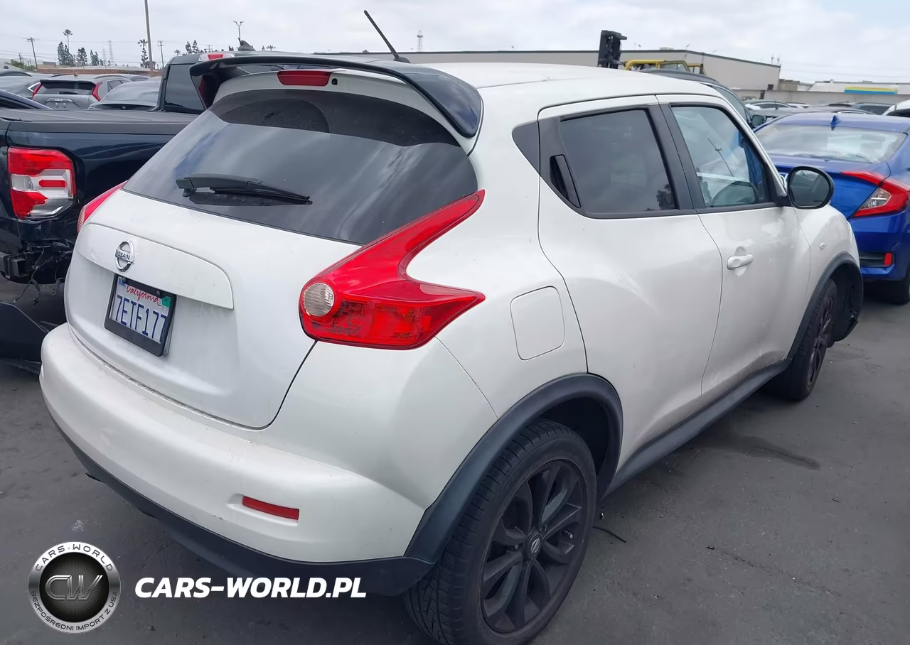 2014 Nissan Juke S VIN:JN8AF5MR3ET358597 - 4