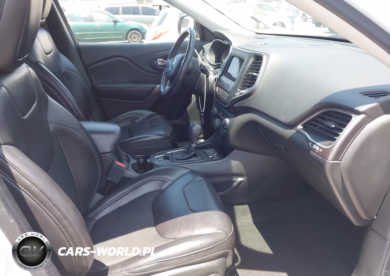 2019 Jeep Cherokee Latitude Plus Fwd VIN:1C4PJLLX0KD305290 - 5