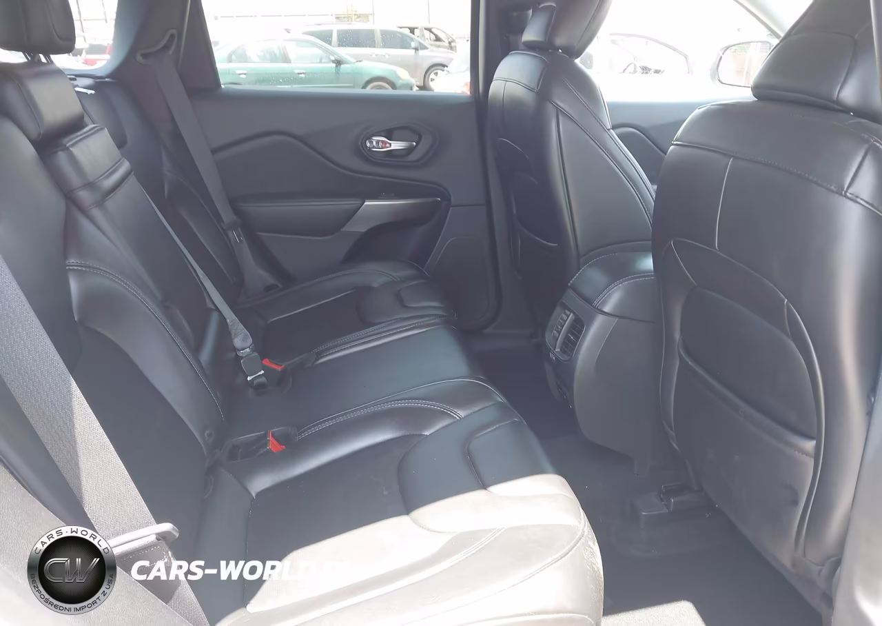 2019 Jeep Cherokee Latitude Plus Fwd VIN:1C4PJLLX0KD305290 - 8