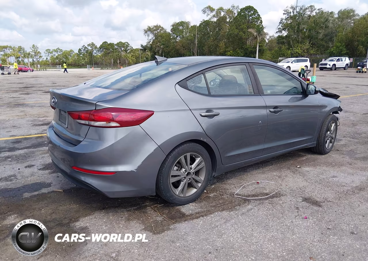 2018 Hyundai Elantra Value Edition VIN:5NPD84LF0JH387588 - 4