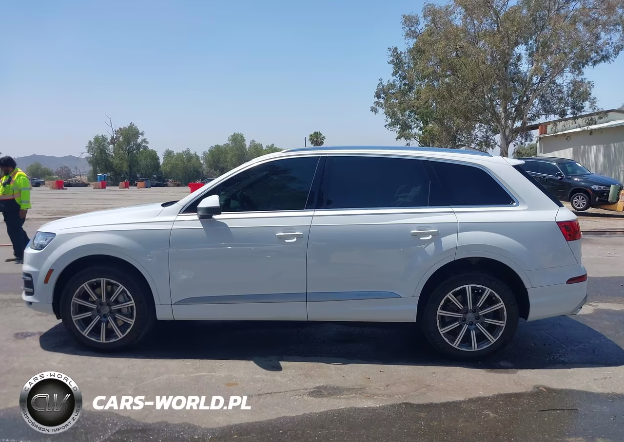 2017 Audi Q7 3.0T Premium VIN:WA1VAAF71HD032094 - 14