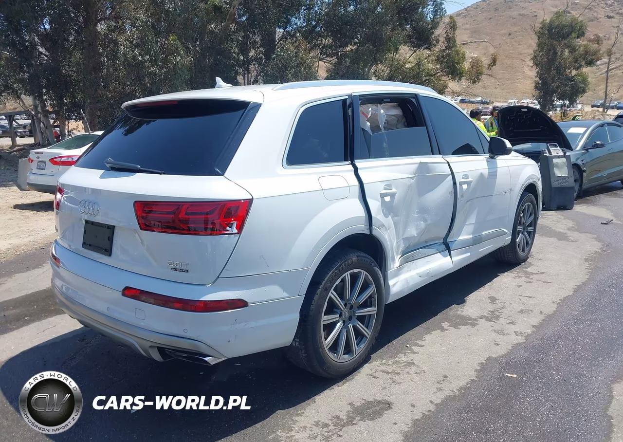 2017 Audi Q7 3.0T Premium VIN:WA1VAAF71HD032094 - 4