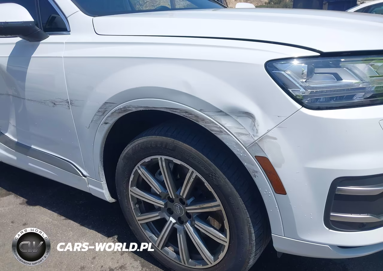 2017 Audi Q7 3.0T Premium VIN:WA1VAAF71HD032094 - 6
