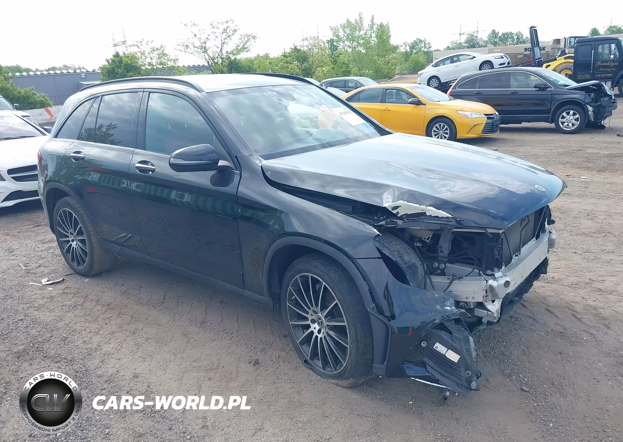 2021 Mercedes-Benz Glc 300 Suv – zdjęcie 1 z 17