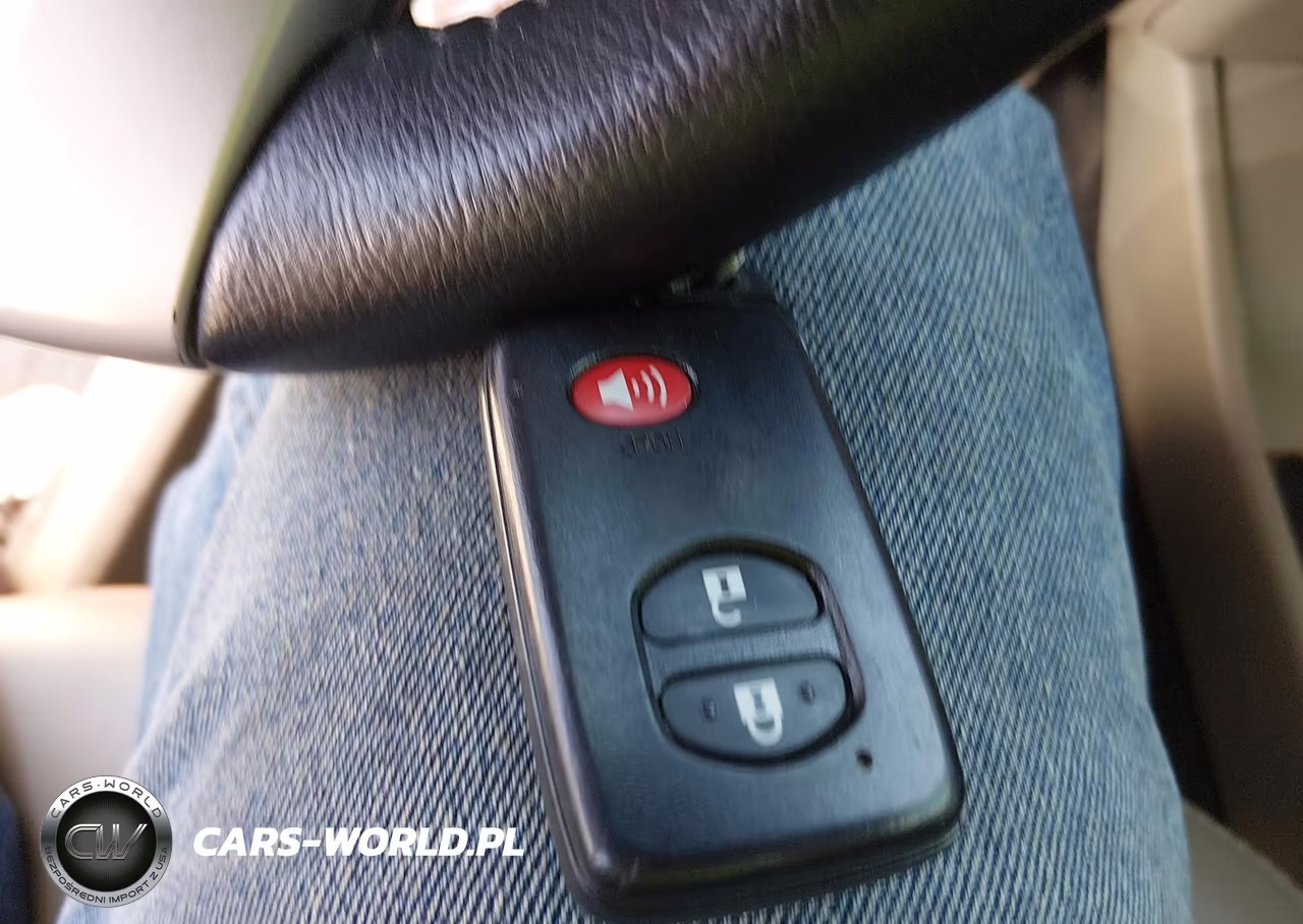 2013 Toyota Prius Four VIN:JTDKN3DU8D1621981 - 11