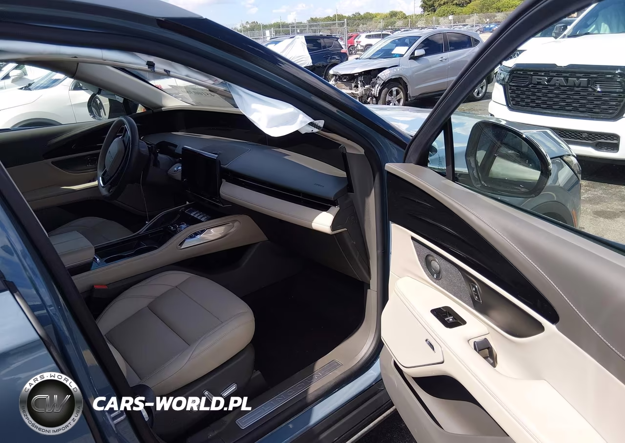 2025 Lincoln Nautilus Premiere VIN:5LMPJ8J44SJ960293 - 5