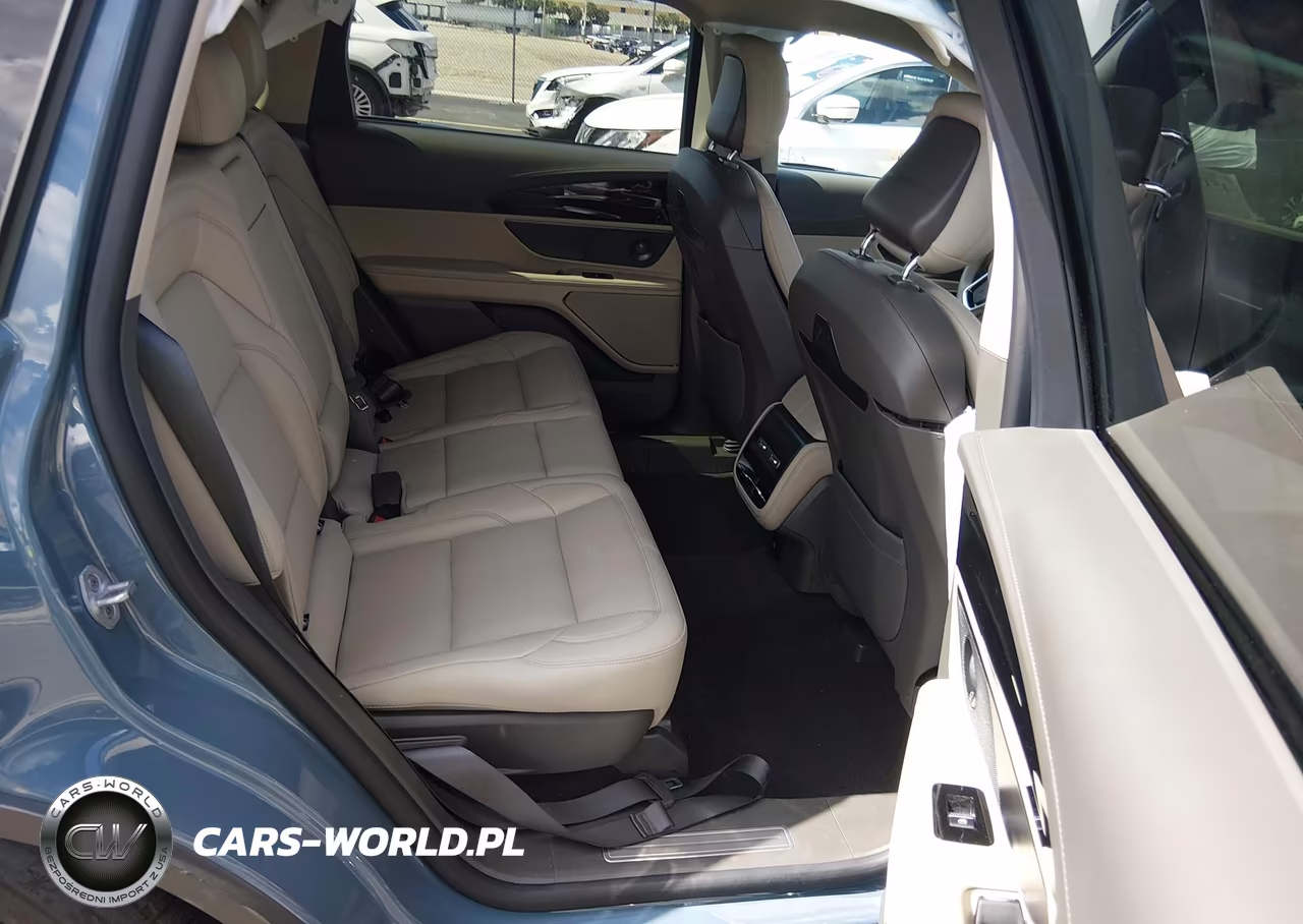 2025 Lincoln Nautilus Premiere VIN:5LMPJ8J44SJ960293 - 8