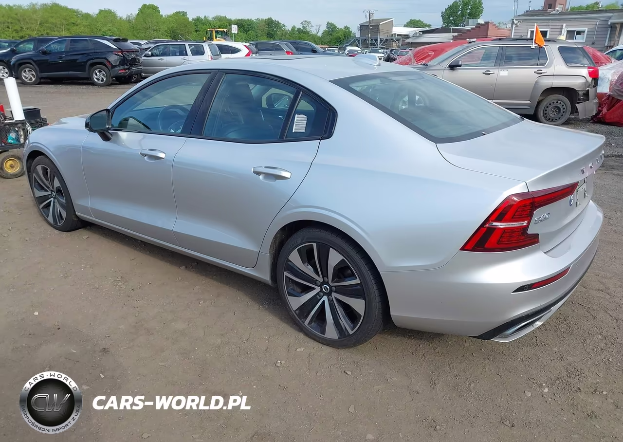 2022 Volvo S60 B5 Momentum VIN:7JRL12TZ5NG157717 - 3