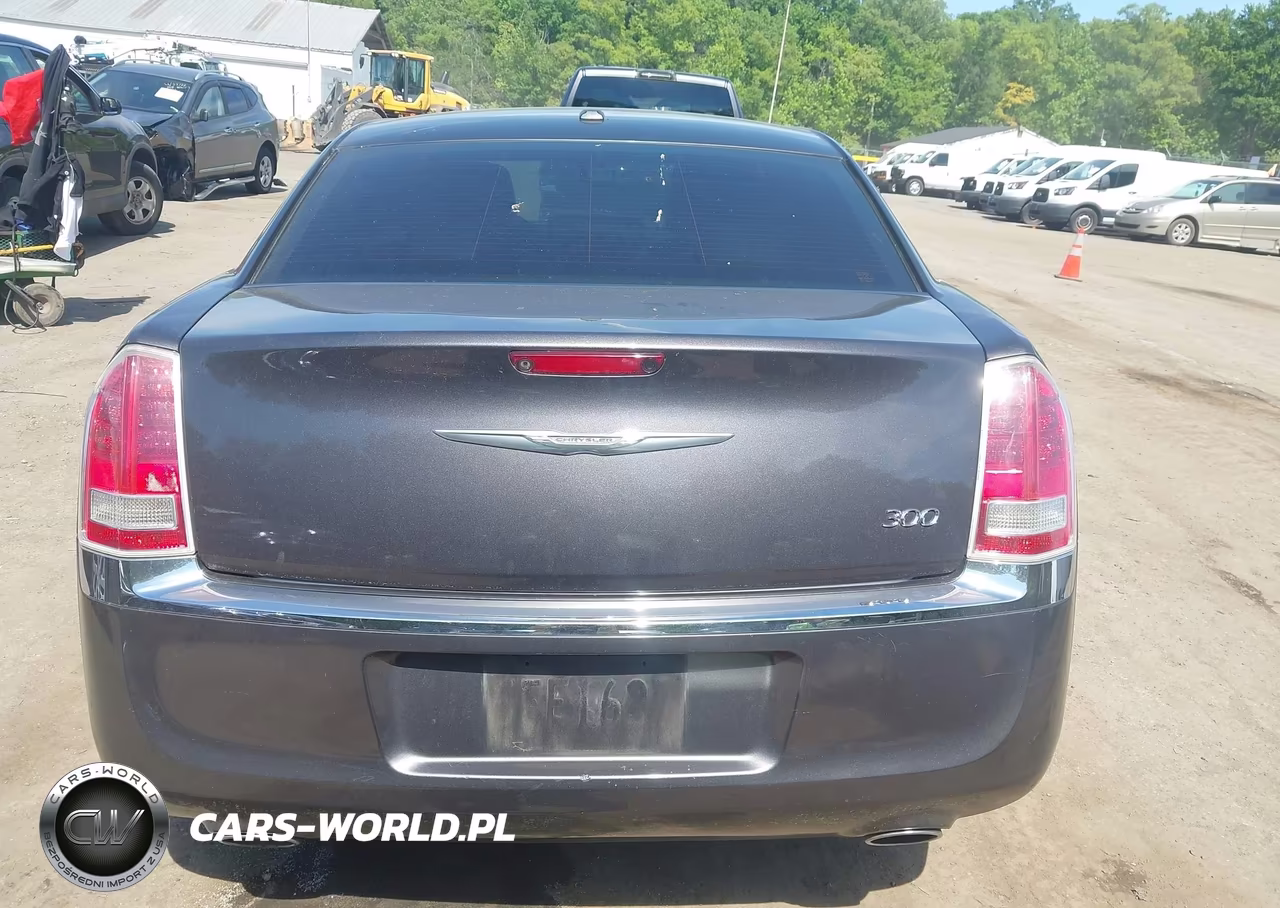 2014 Chrysler 300 VIN:2C3CCAAG3EH179227 - 16