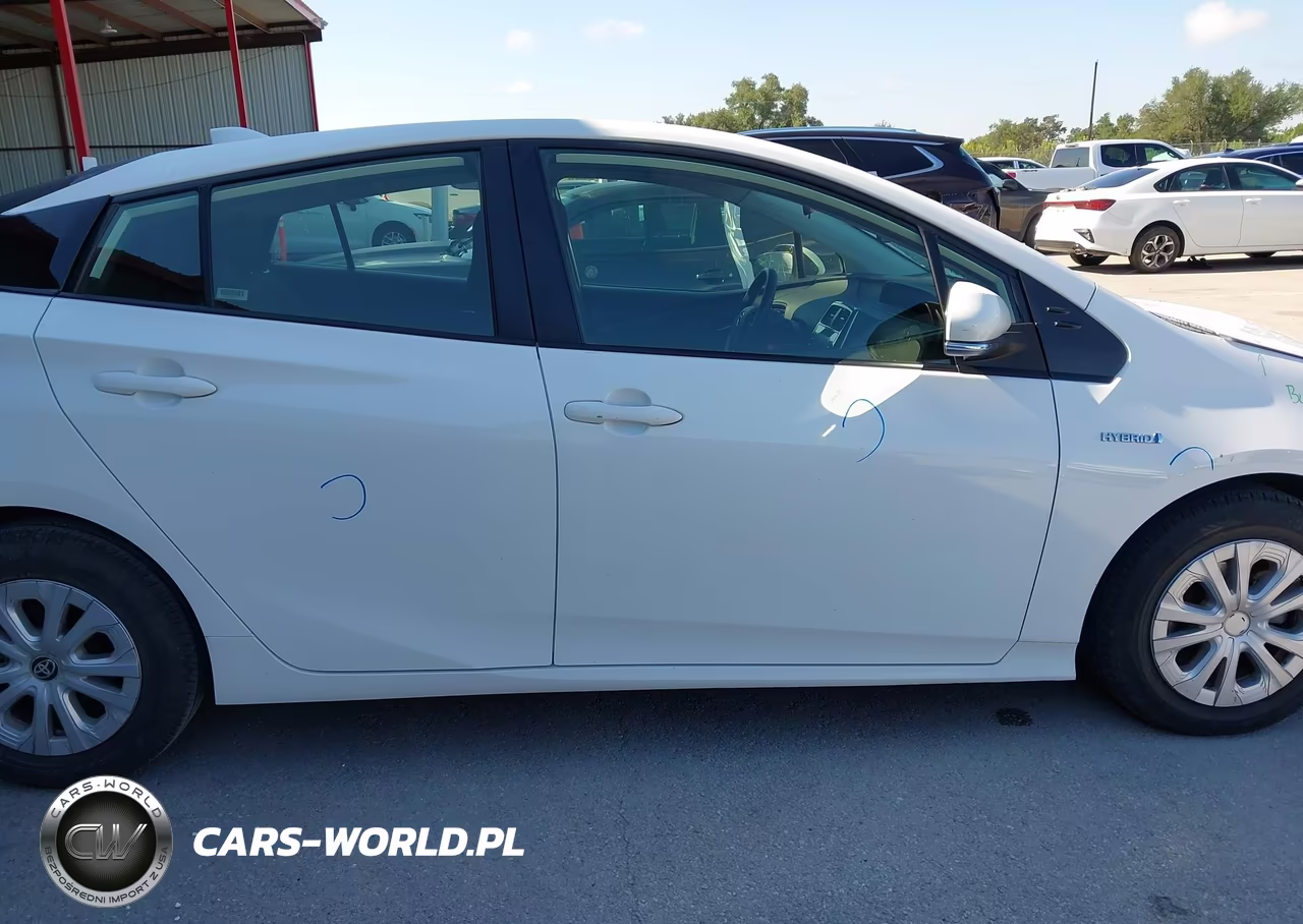 2021 Toyota Prius Le VIN:JTDKAMFU3M3144136 - 14