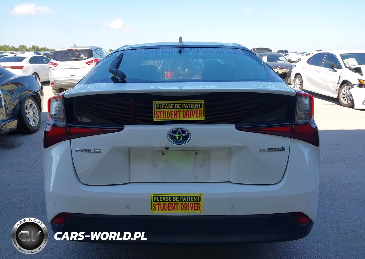 2021 Toyota Prius Le VIN:JTDKAMFU3M3144136 - 17