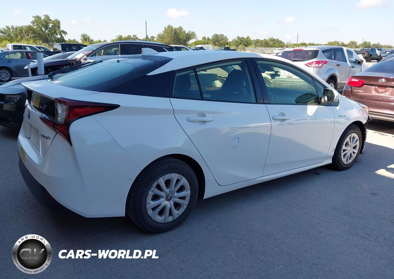 2021 Toyota Prius Le VIN:JTDKAMFU3M3144136 - 4