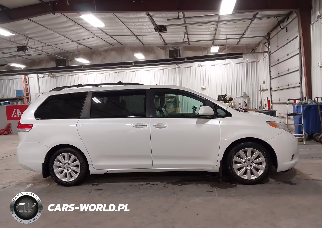 2011 Toyota Sienna Limited V6 VIN:5TDYK3DC3BS144032 - 13