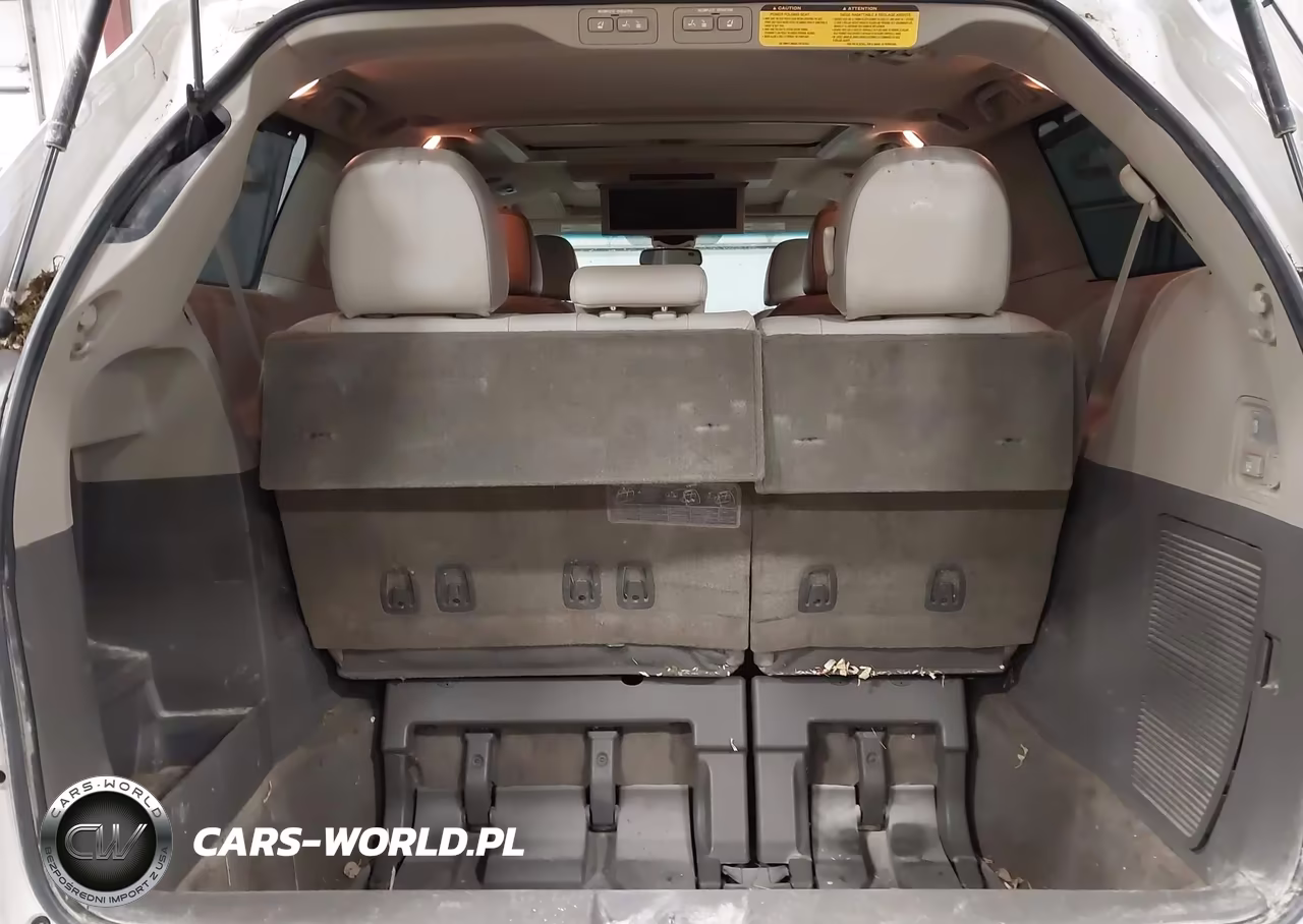 2011 Toyota Sienna Limited V6 VIN:5TDYK3DC3BS144032 - 17