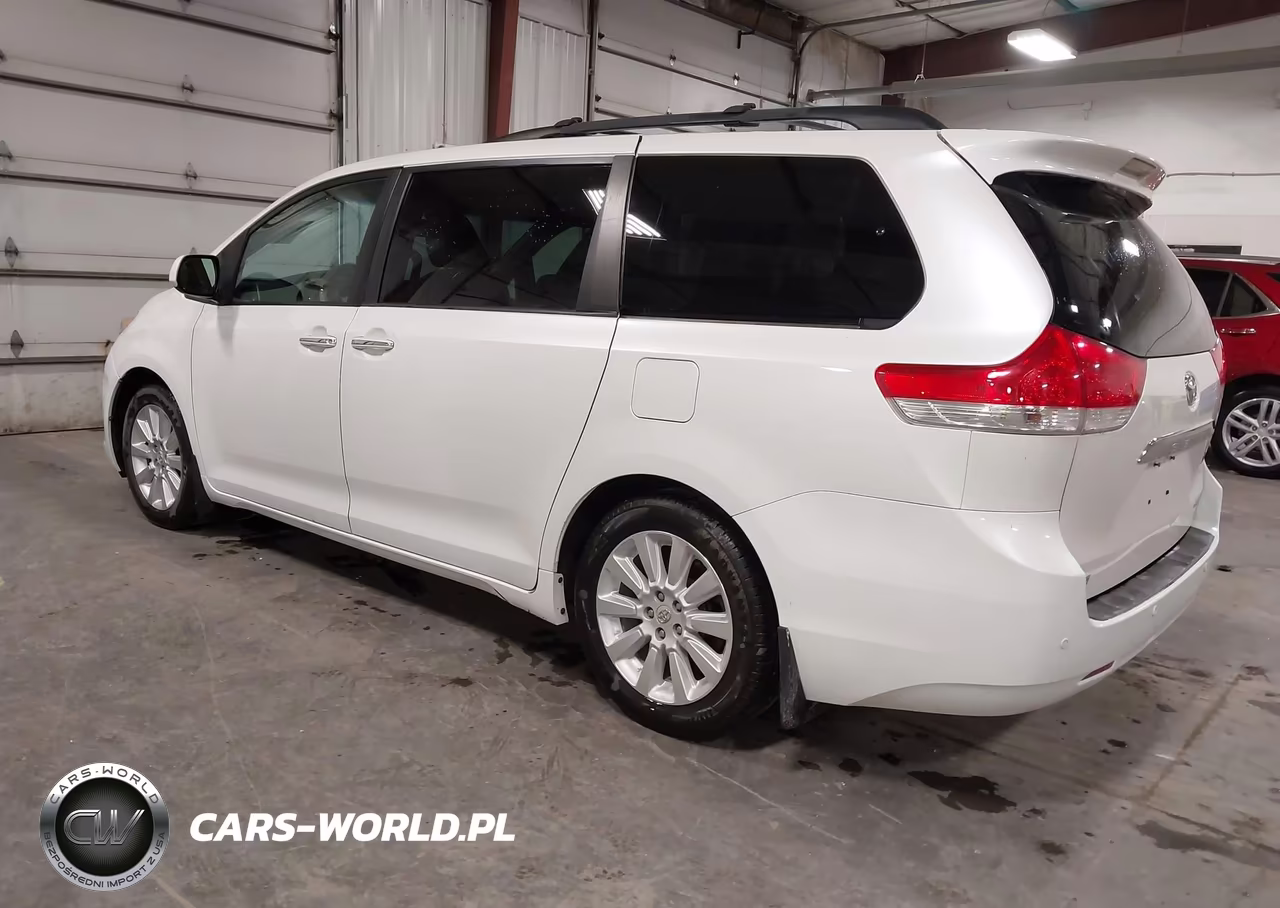 2011 Toyota Sienna Limited V6 VIN:5TDYK3DC3BS144032 - 3