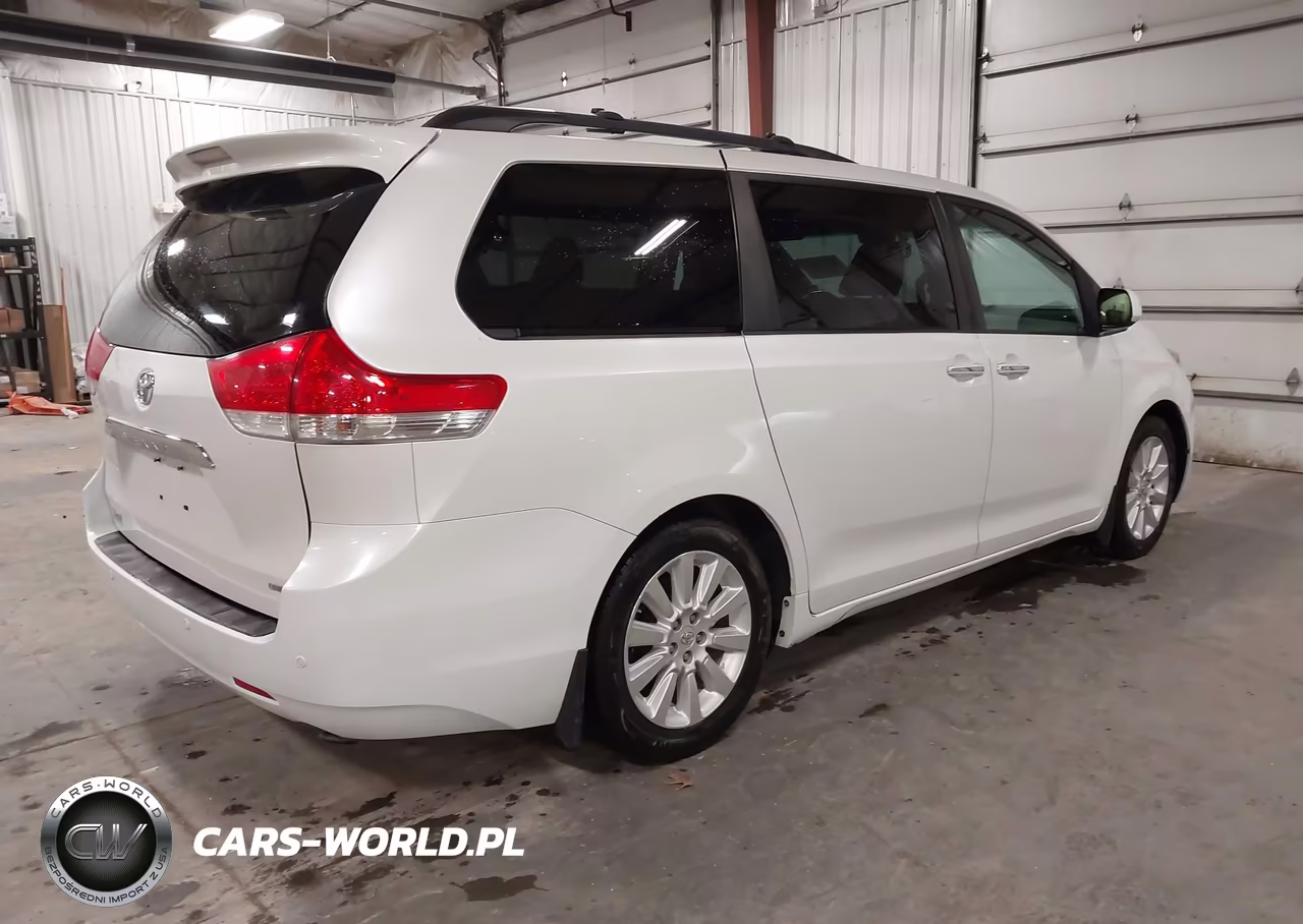 2011 Toyota Sienna Limited V6 VIN:5TDYK3DC3BS144032 - 4