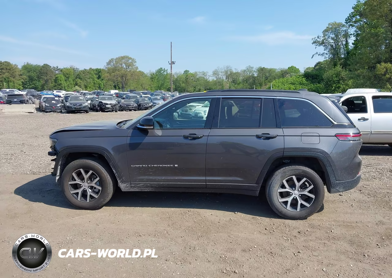 2024 Jeep Grand Cherokee Limited 4X4 VIN:1C4RJHBG8R8582327 - 14