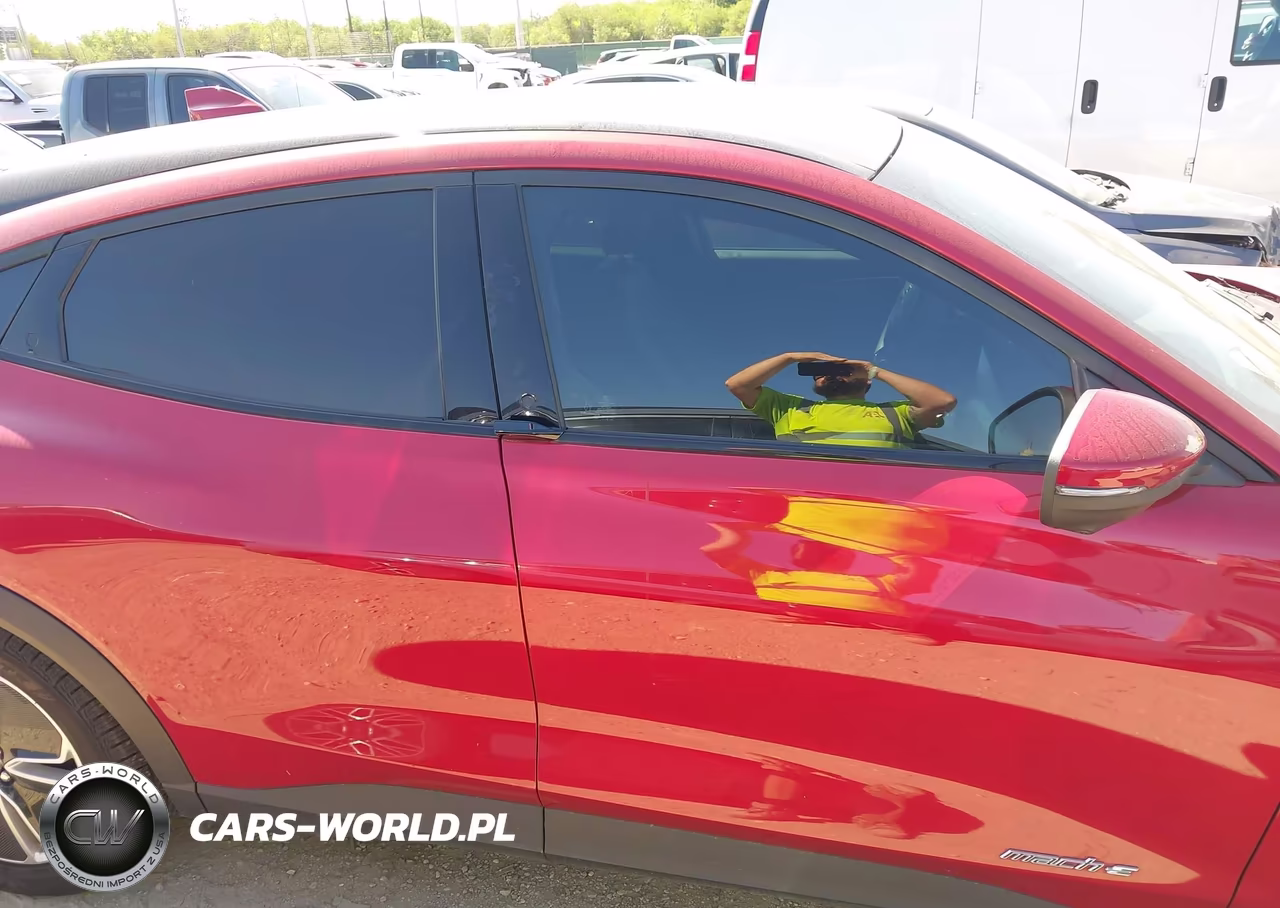 2022 Ford Mustang Mach-E Select VIN:3FMTK1RM5NMA56941 - 13