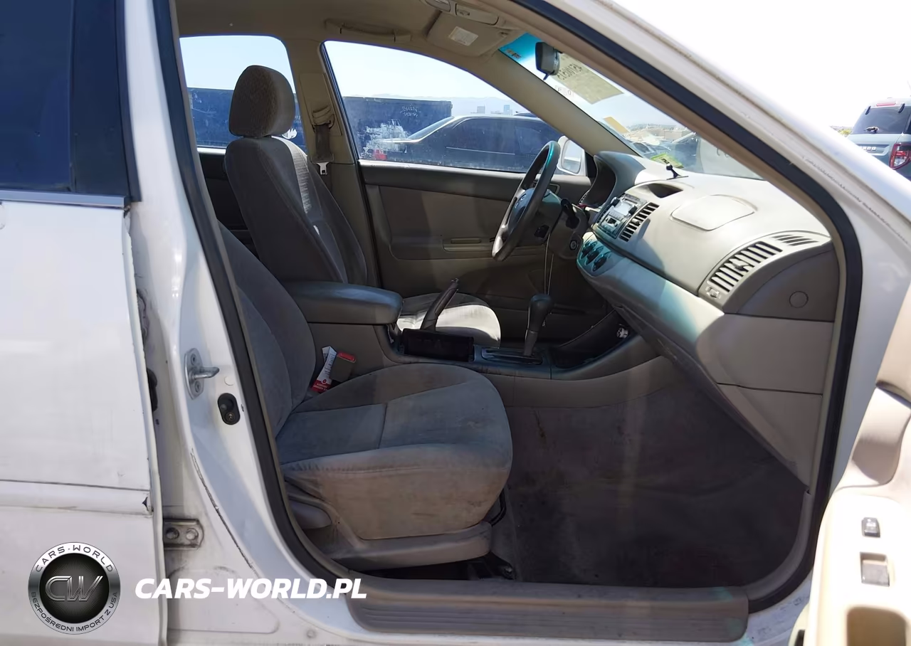2002 Toyota Camry Le VIN:4T1BE32K72U009800 - 5