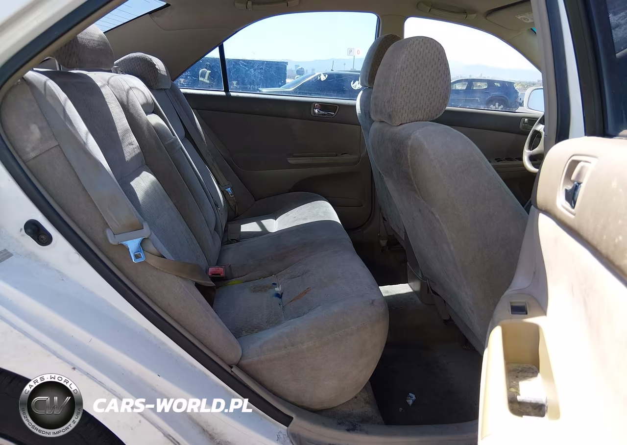 2002 Toyota Camry Le VIN:4T1BE32K72U009800 - 8