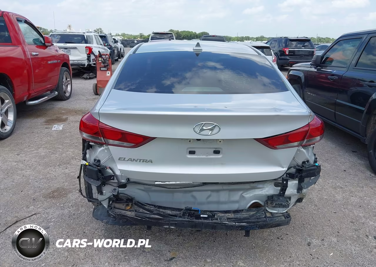 2018 Hyundai Elantra Value Edition VIN:5NPD84LF6JH313365 - 16