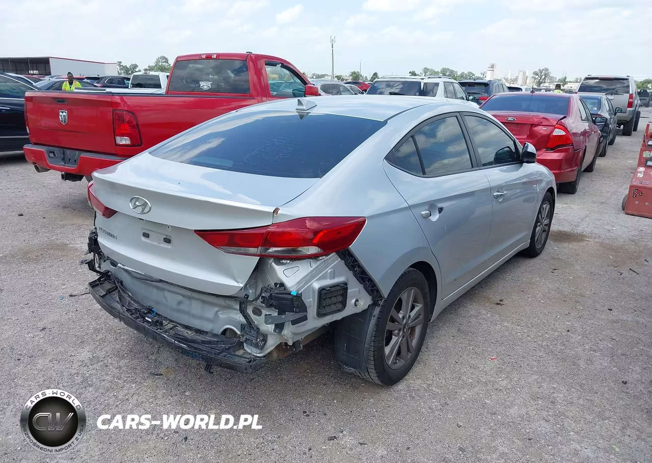 2018 Hyundai Elantra Value Edition VIN:5NPD84LF6JH313365 - 4