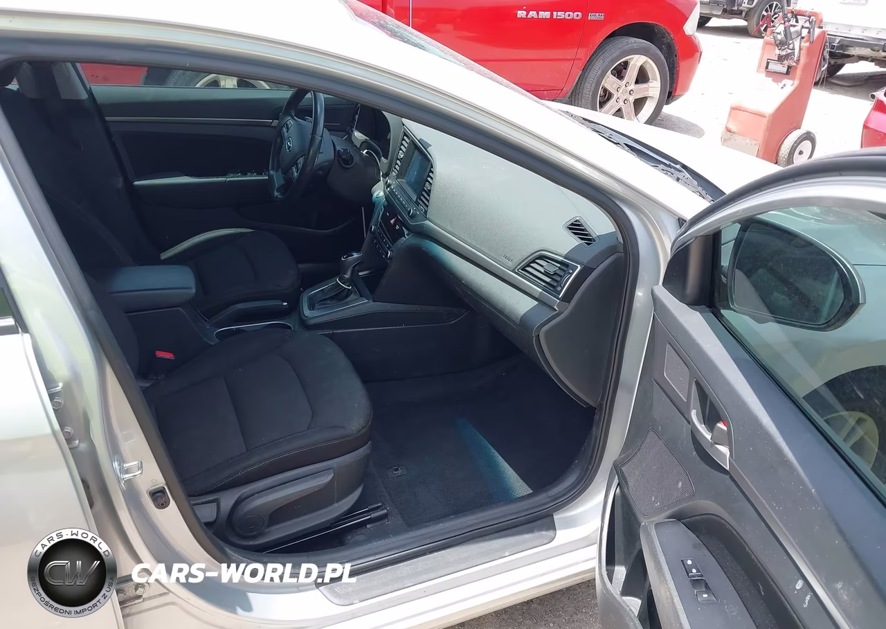 2018 Hyundai Elantra Value Edition VIN:5NPD84LF6JH313365 - 5