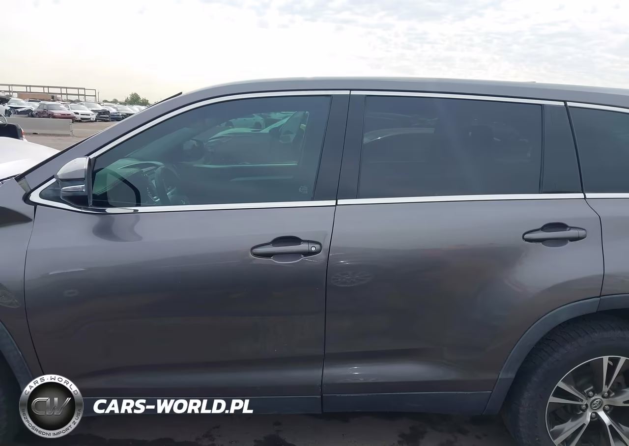 2019 Toyota Highlander Le VIN:5TDZARFH2KS048590 - 14