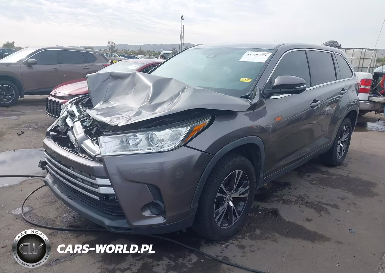 2019 Toyota Highlander Le VIN:5TDZARFH2KS048590 - 2