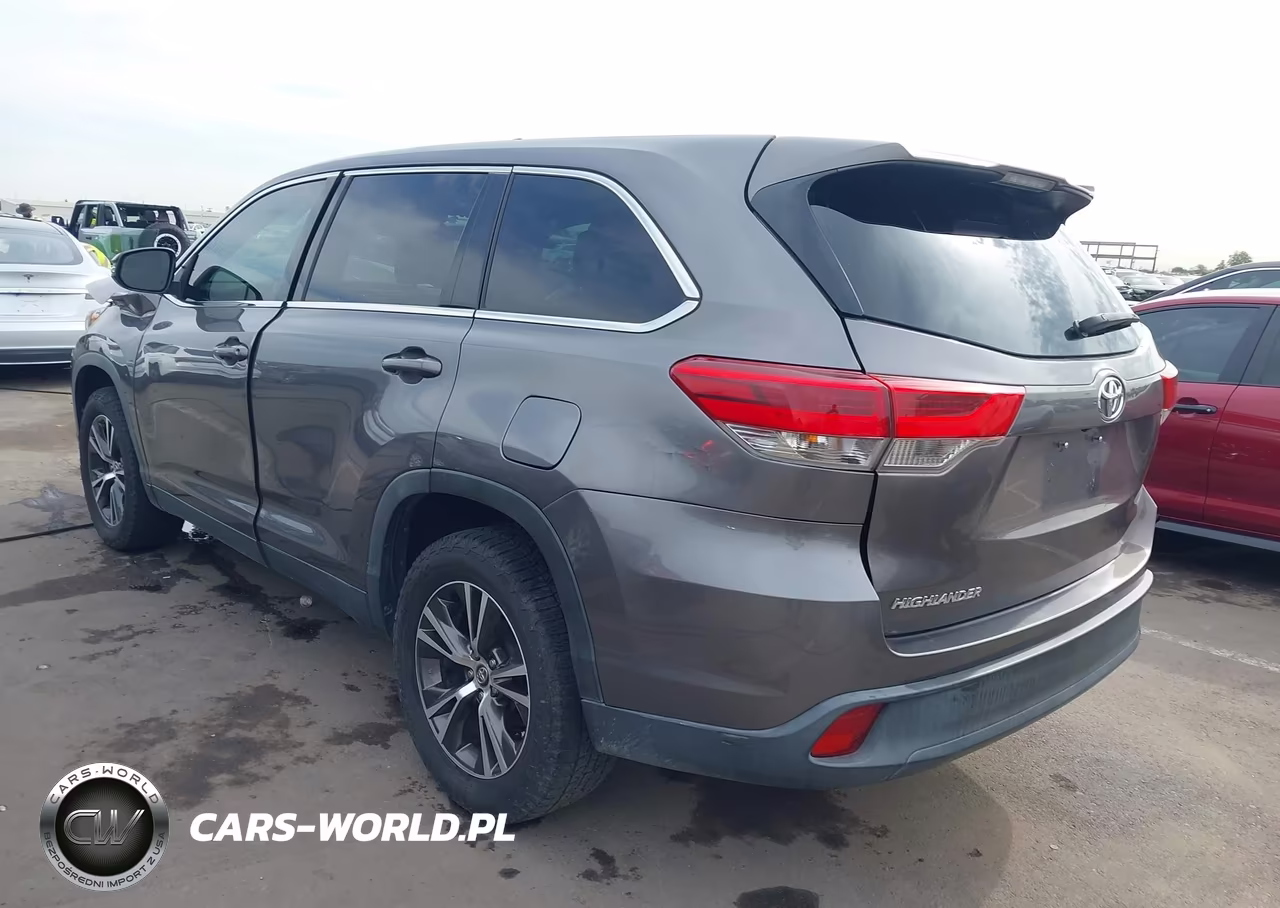2019 Toyota Highlander Le VIN:5TDZARFH2KS048590 - 3