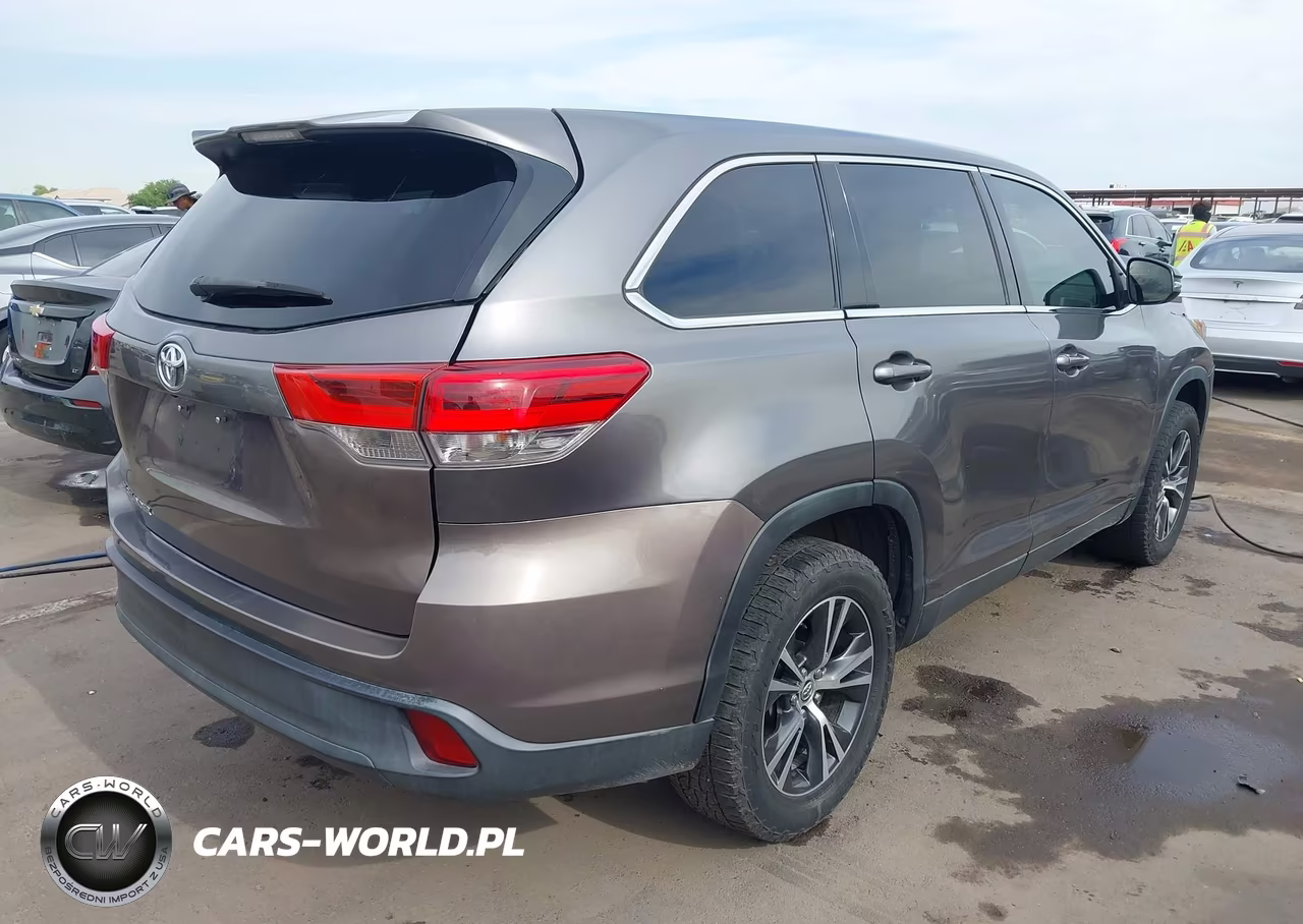 2019 Toyota Highlander Le VIN:5TDZARFH2KS048590 - 4