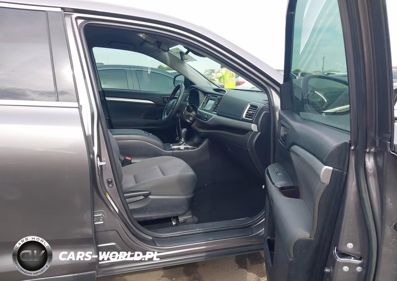 2019 Toyota Highlander Le VIN:5TDZARFH2KS048590 - 5