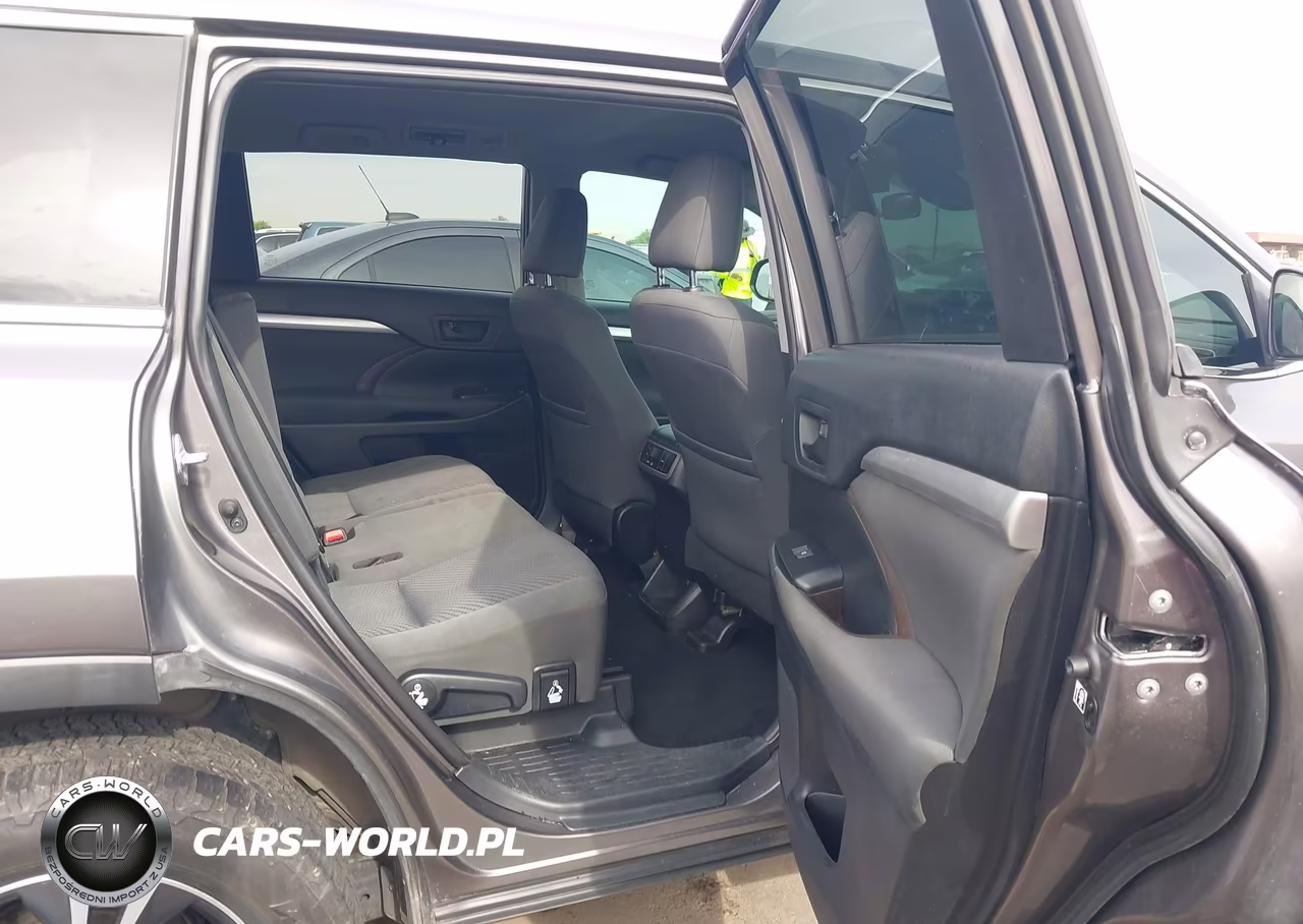 2019 Toyota Highlander Le VIN:5TDZARFH2KS048590 - 8