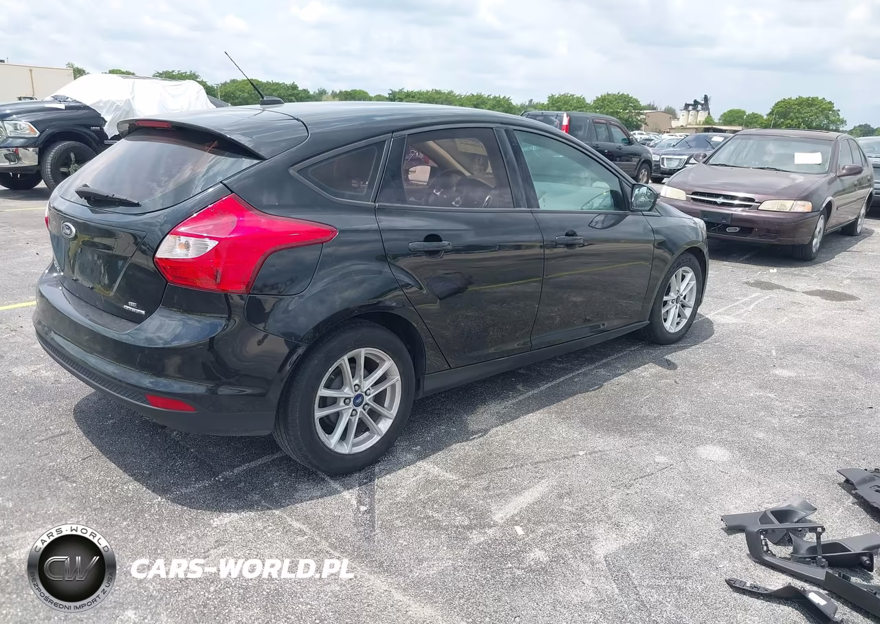 2014 Ford Focus Se VIN:1FADP3K23EL195598 - 4