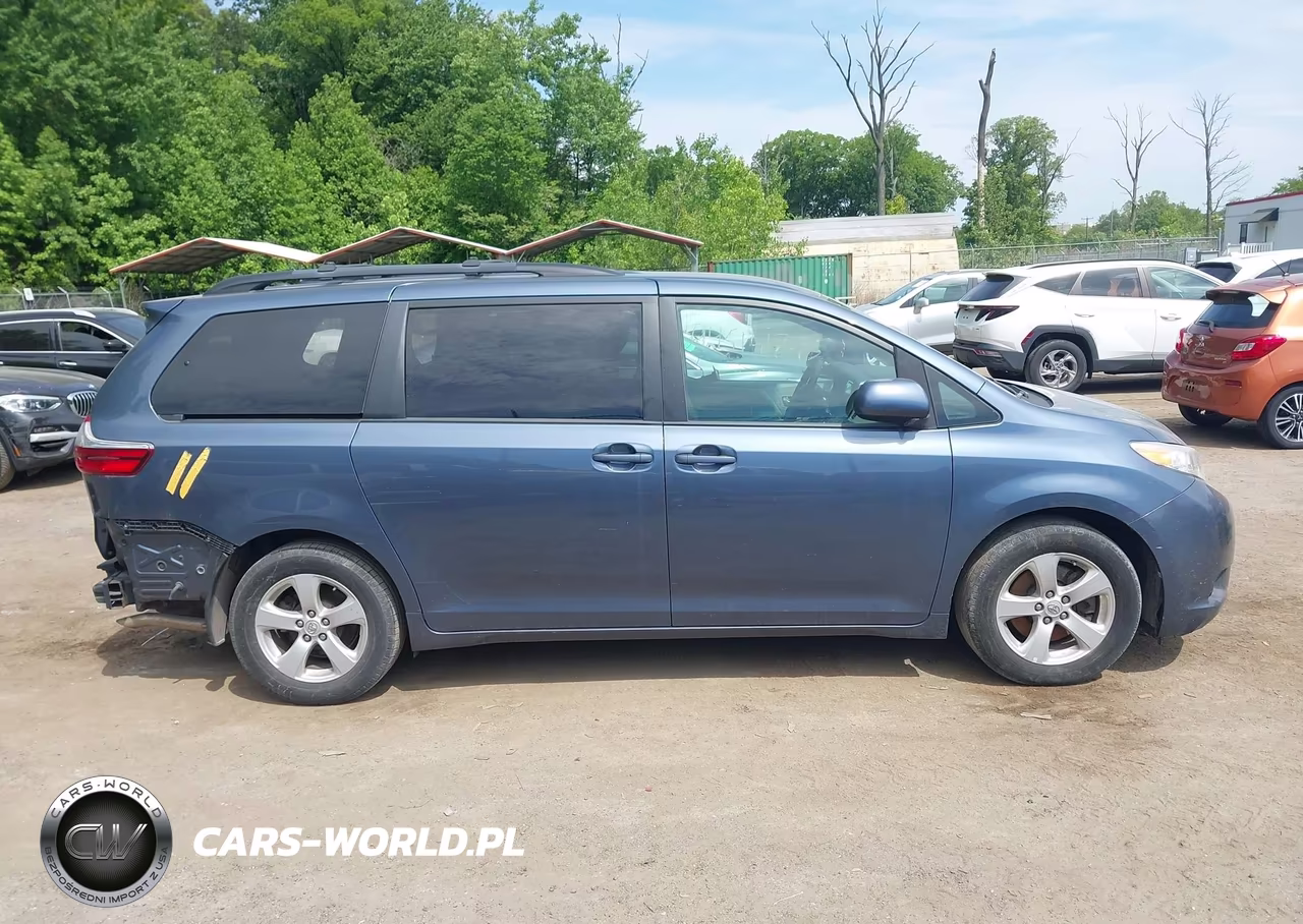2017 Toyota Sienna Le 8 Passenger VIN:5TDKZ3DC8HS829833 - 13