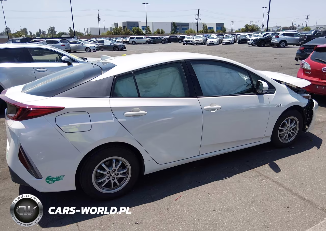2017 Toyota Prius Prime Plus VIN:JTDKARFPXH3000676 - 12