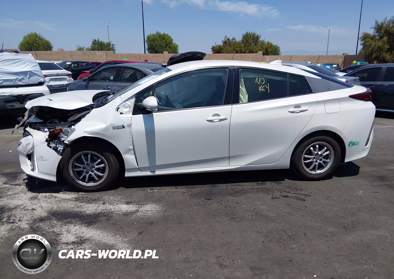 2017 Toyota Prius Prime Plus VIN:JTDKARFPXH3000676 - 13