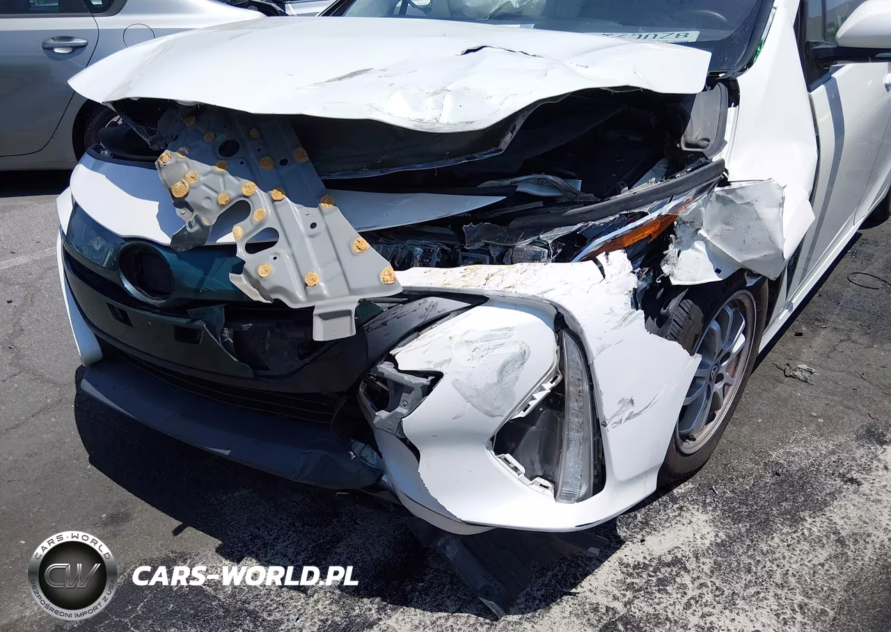 2017 Toyota Prius Prime Plus VIN:JTDKARFPXH3000676 - 6