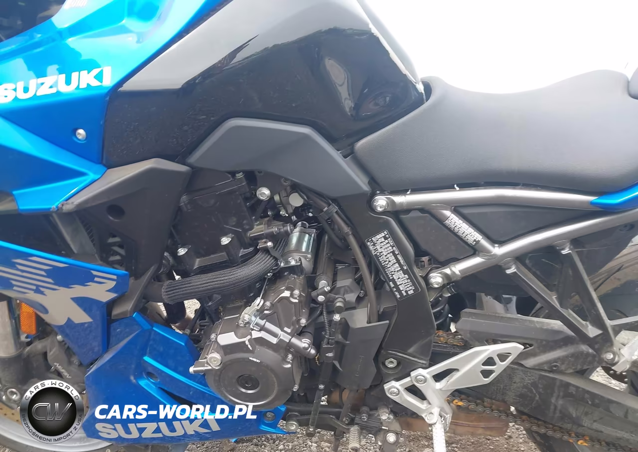 2025 Suzuki Gsx800 F VIN:JS1EM13BXS7102066 - 9