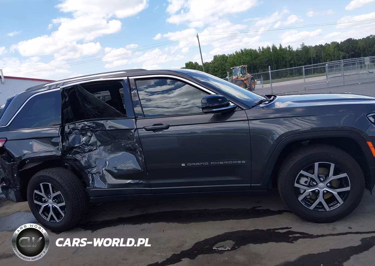 2023 Jeep Grand Cherokee Limited 4X4 VIN:1C4RJHBG6PC607302 - 13