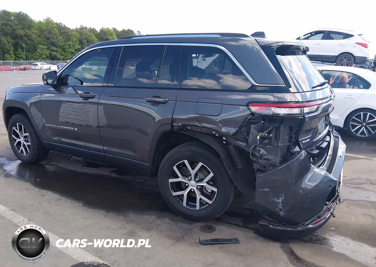 2023 Jeep Grand Cherokee Limited 4X4 VIN:1C4RJHBG6PC607302 - 3