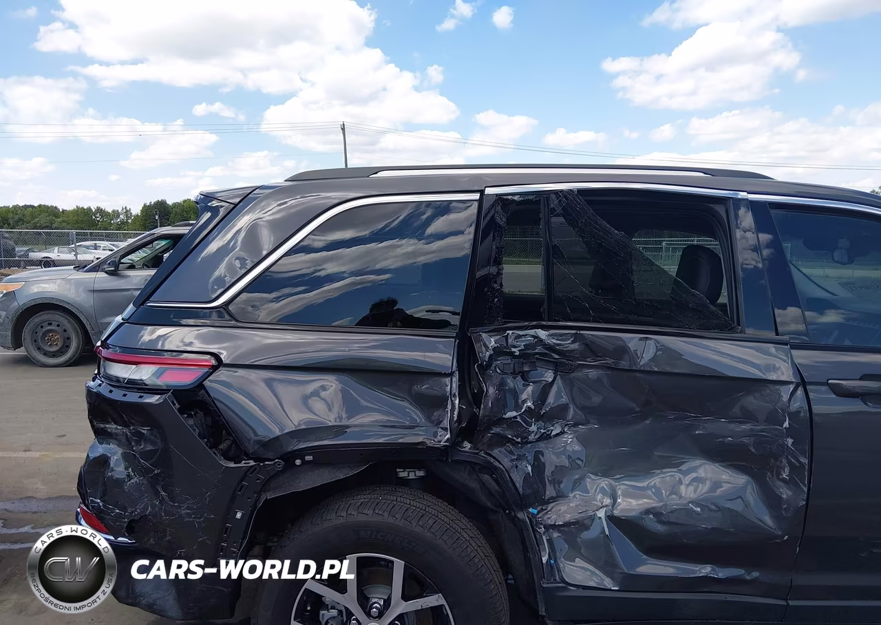 2023 Jeep Grand Cherokee Limited 4X4 VIN:1C4RJHBG6PC607302 - 6