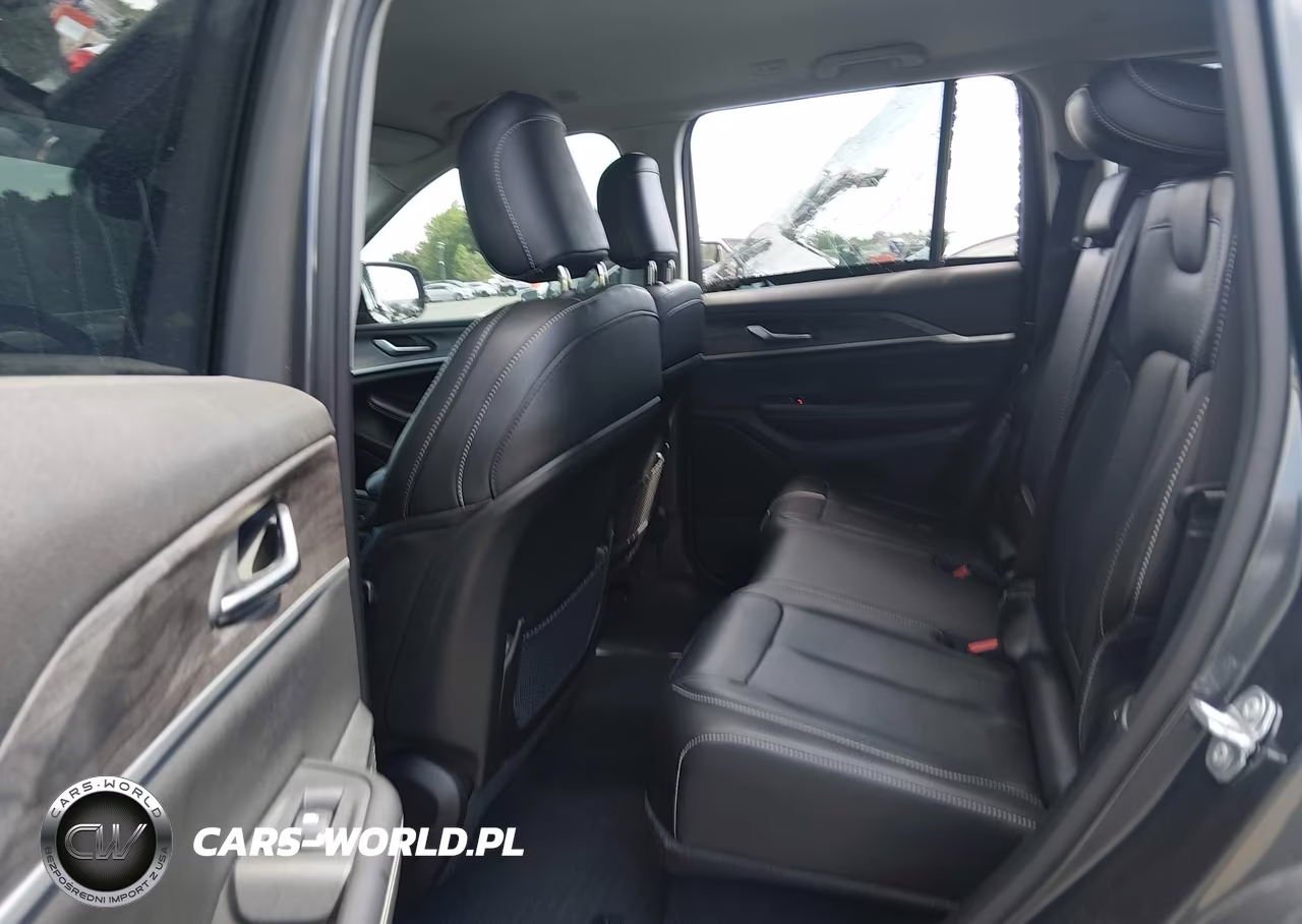 2023 Jeep Grand Cherokee Limited 4X4 VIN:1C4RJHBG6PC607302 - 8
