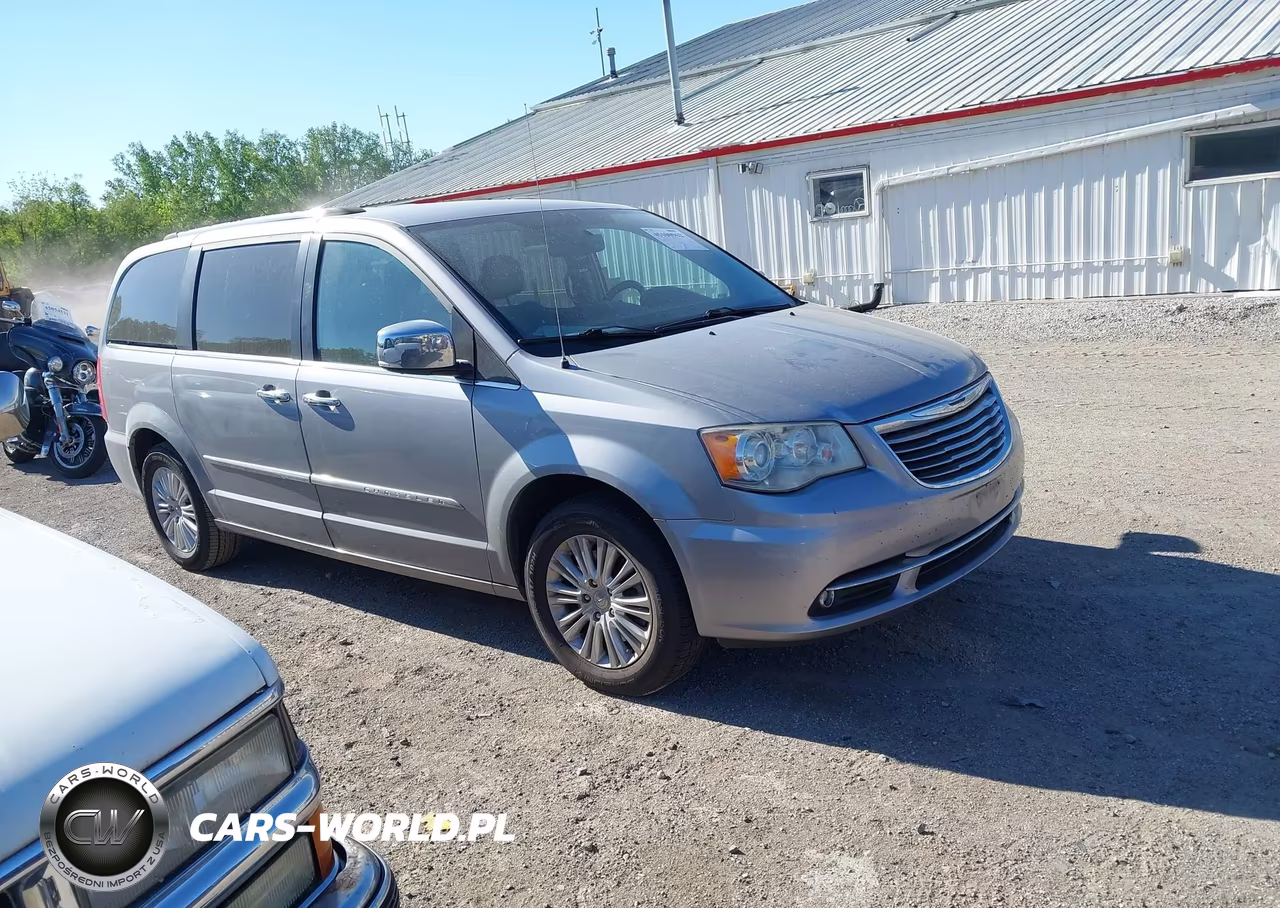 2013 Chrysler Town & Country Limited – zdjęcie 1 z 18